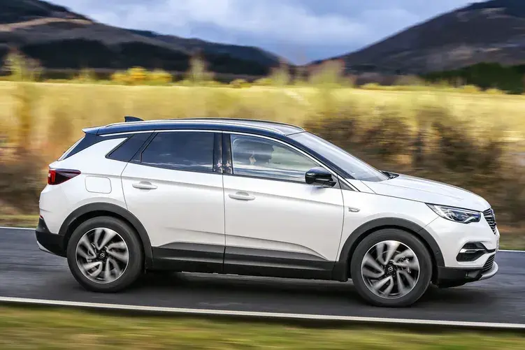 Renting Opel Grandland: oferta de renting del Opel Grandland para particulares, autónomos y empresas