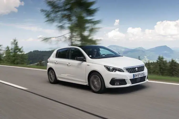 Renting Peugeot 308: oferta de renting del Peugeot 308 para particulares, autónomos y empresas. Renting Peugeot 308 barato