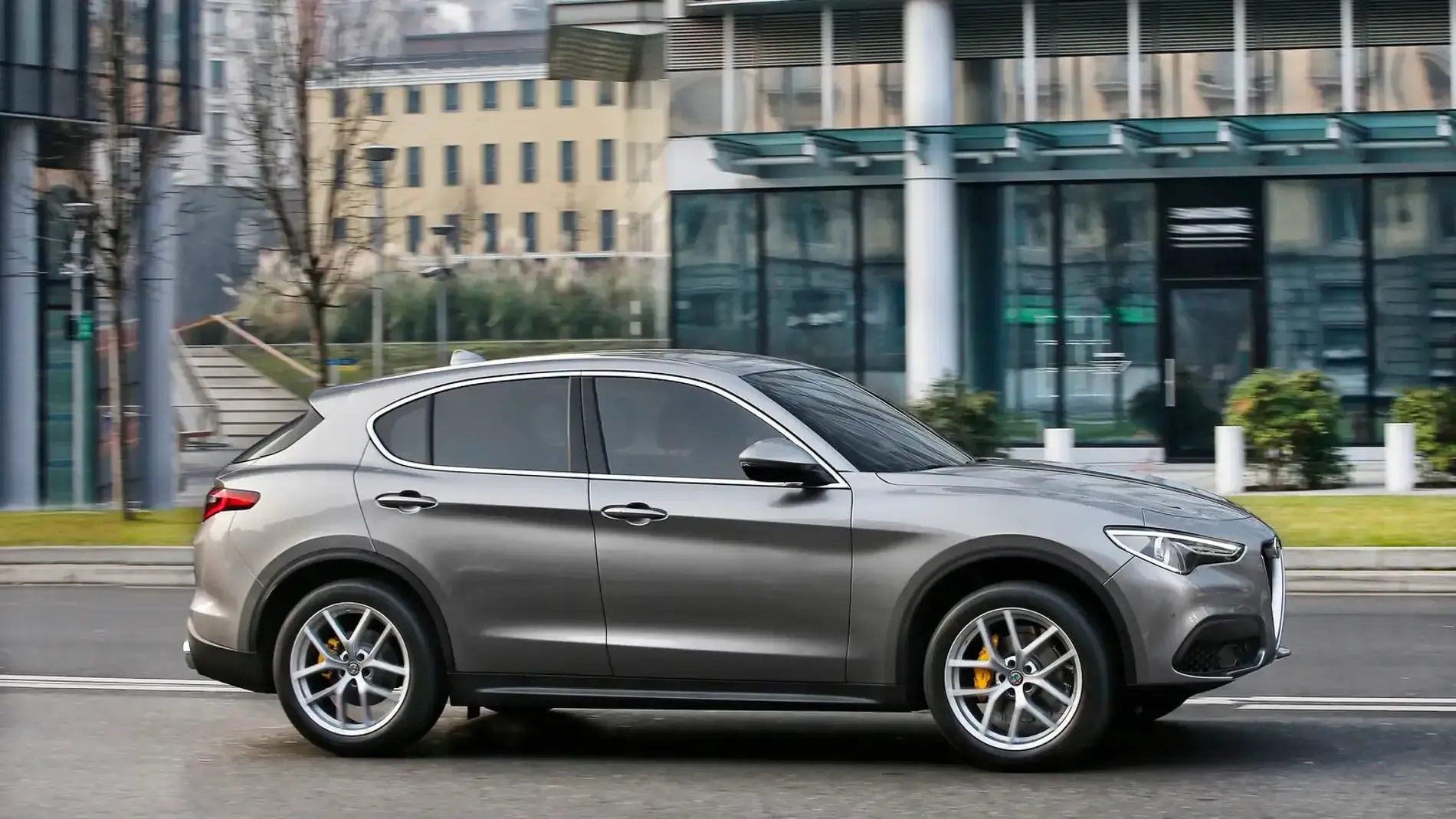 Renting Alfa Romeo Stelvio: oferta de renting del Alfa Romeo Stelvio para particulares, autónomos y empresas. Renting Alfa Romeo Stelvio barato