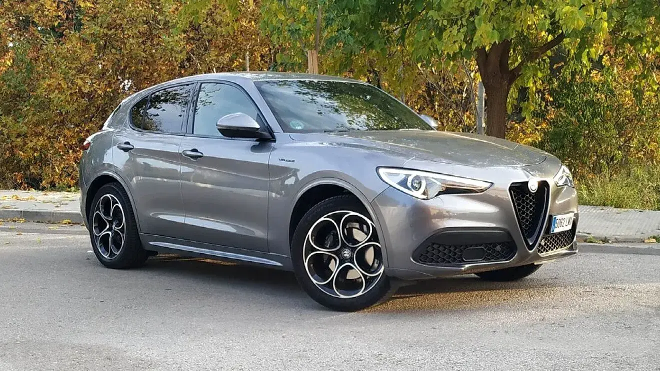 Renting Alfa Romeo Stelvio: oferta de renting del Alfa Romeo Stelvio para particulares, autónomos y empresas. Renting Alfa Romeo Stelvio barato